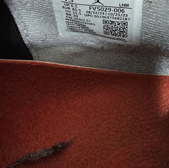 Used No Box,Size 7.5 - Jordan 4 Retro Bred Black/Fire Red Cement 2019 - Picture 9 of 11